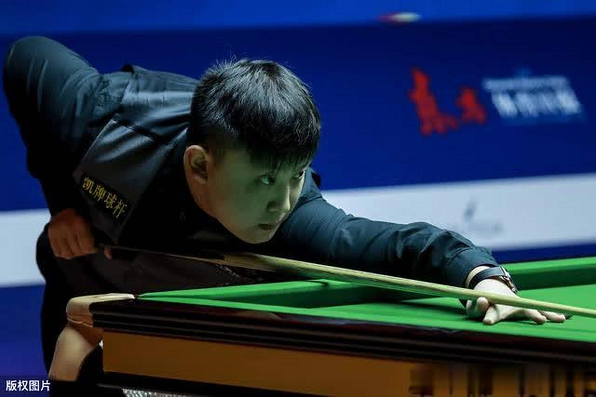 相比之下 相比之下