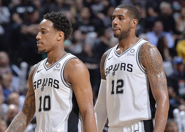 出两名球员 出两名球员